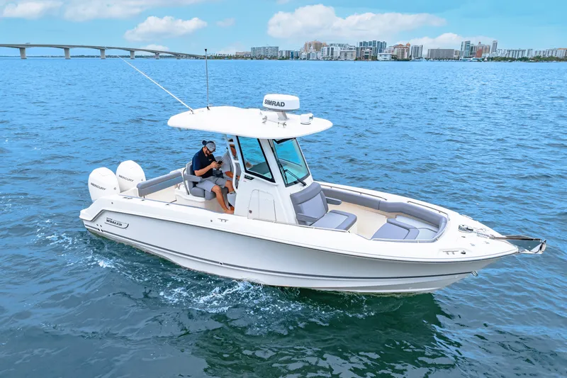 Slide: The Image of Boston Whaler 250 Outrage 2026 - 4