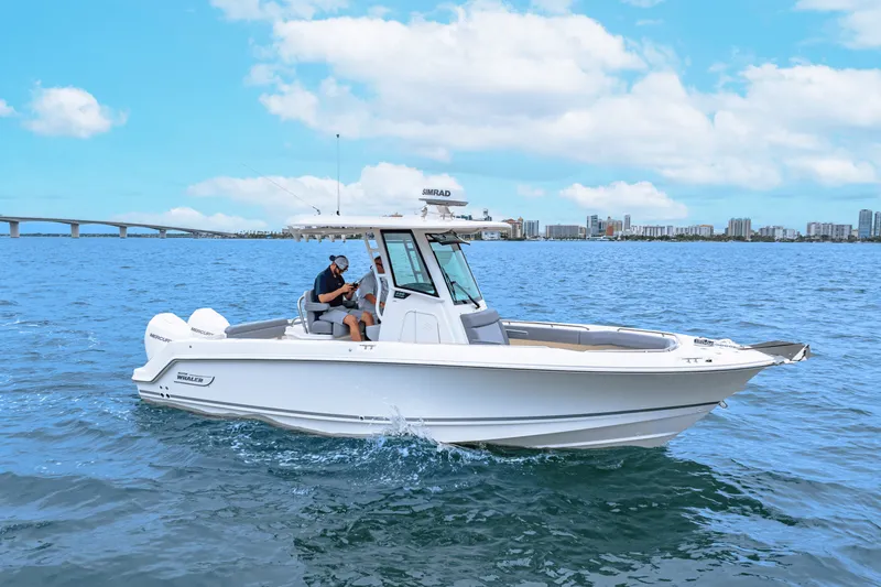 Slide: The Image of Boston Whaler 250 Outrage 2026 - 5