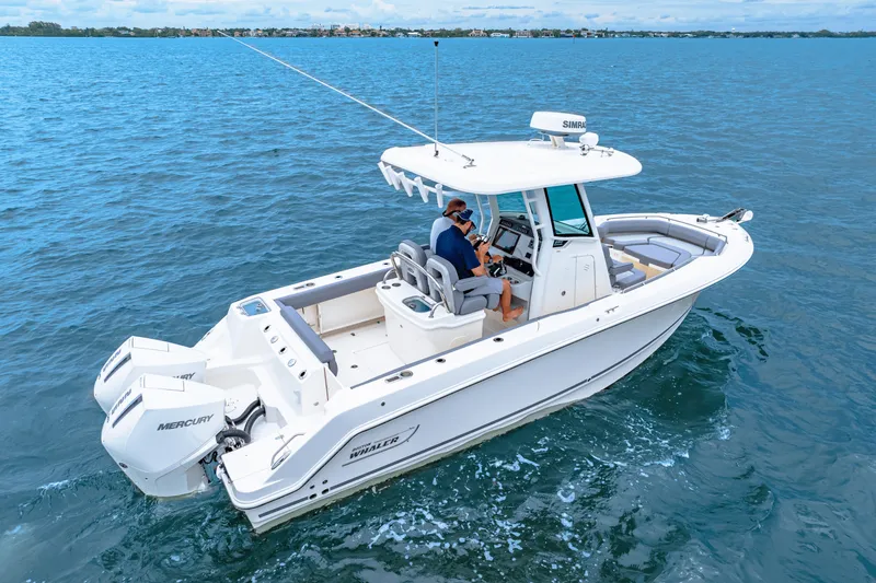 Slide: The Image of Boston Whaler 250 Outrage 2026 - 7