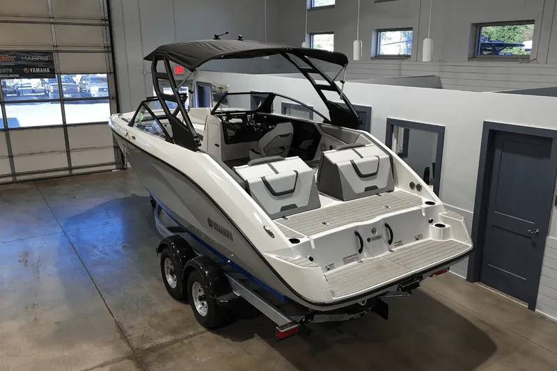 Slide: The Image of Yamaha AR220 2026 - 2