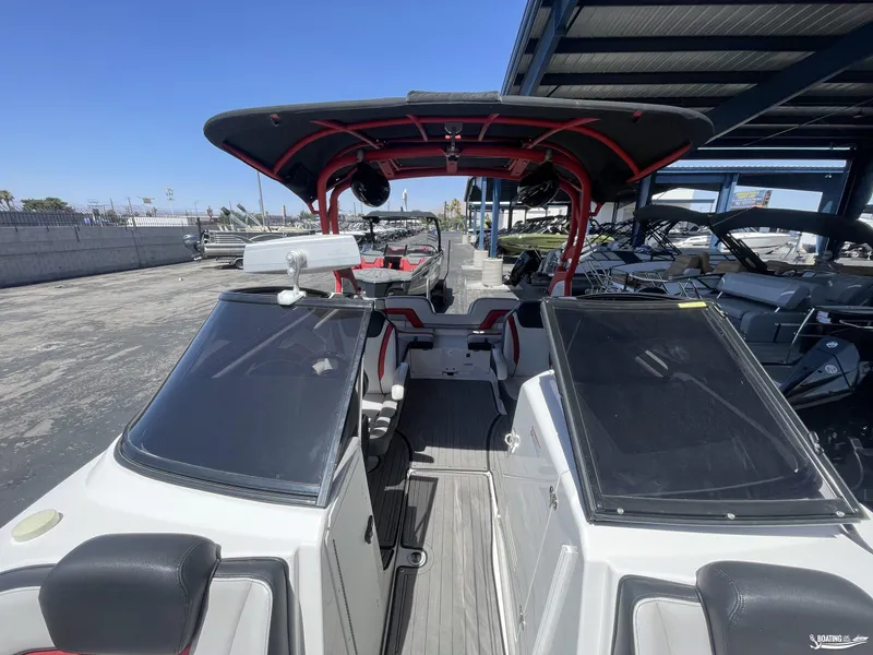 Slide: The Image of 2018 Yamaha Boats 242 X E Series, sleek design, spacious interior, docked under a canopy. - 9