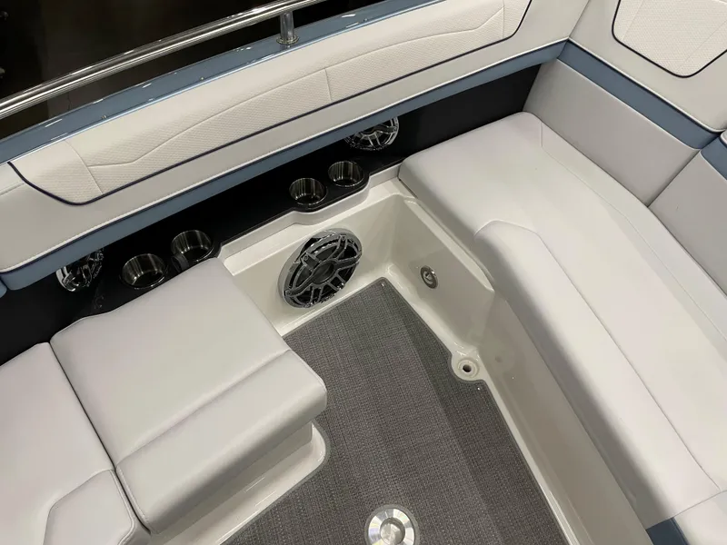 Slide: The Image of Formula 350 Crossover Bowrider 2022 - 51