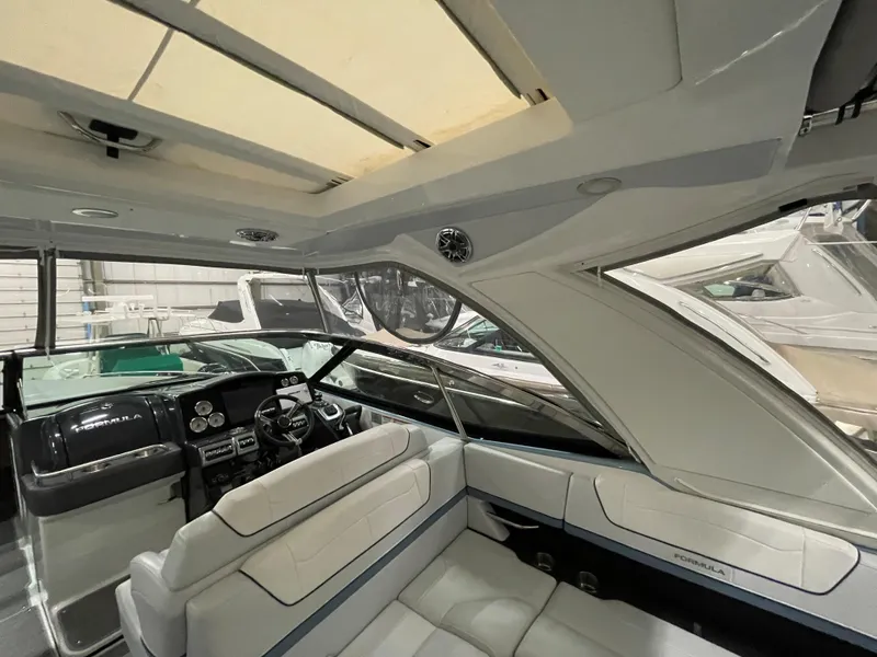 Slide: The Image of Formula 350 Crossover Bowrider 2022 - 59