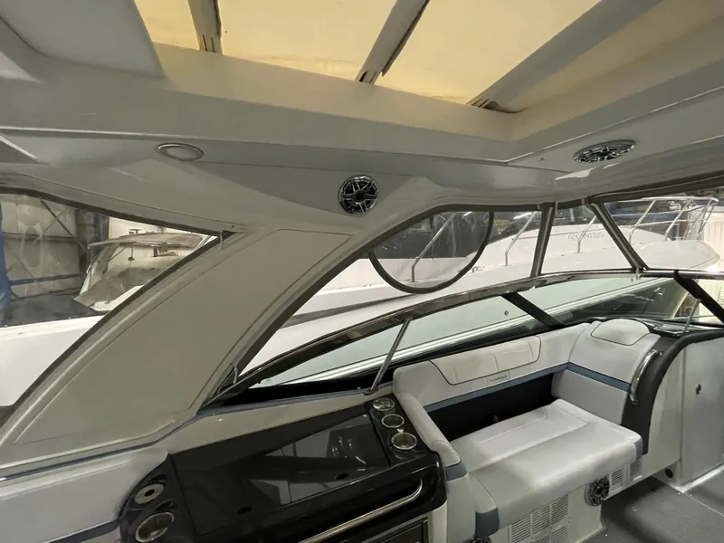 Slide: The Image of Formula 350 Crossover Bowrider 2022 - 61