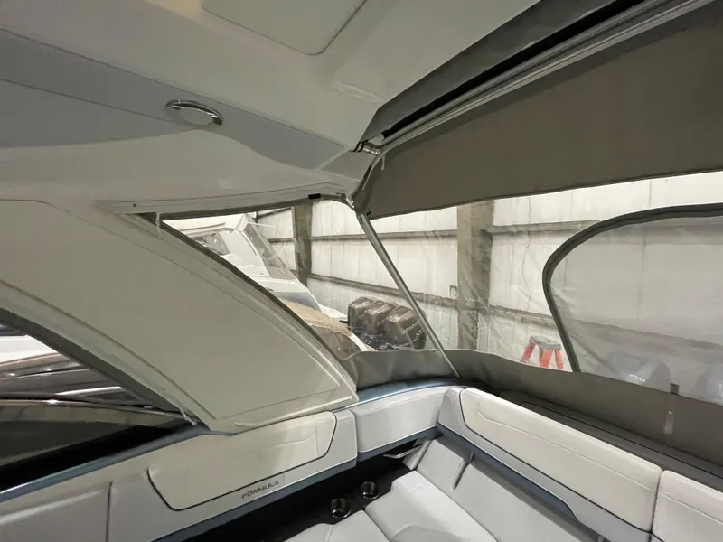 Slide: The Image of Formula 350 Crossover Bowrider 2022 - 62