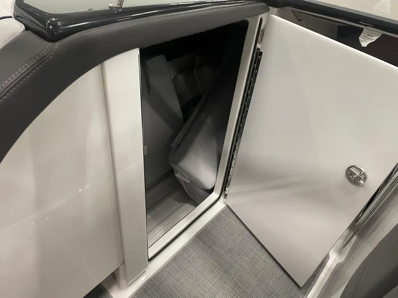 Slide: The Image of Formula 350 Crossover Bowrider 2022 - 63