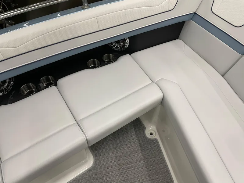 Slide: The Image of Formula 350 Crossover Bowrider 2022 - 64