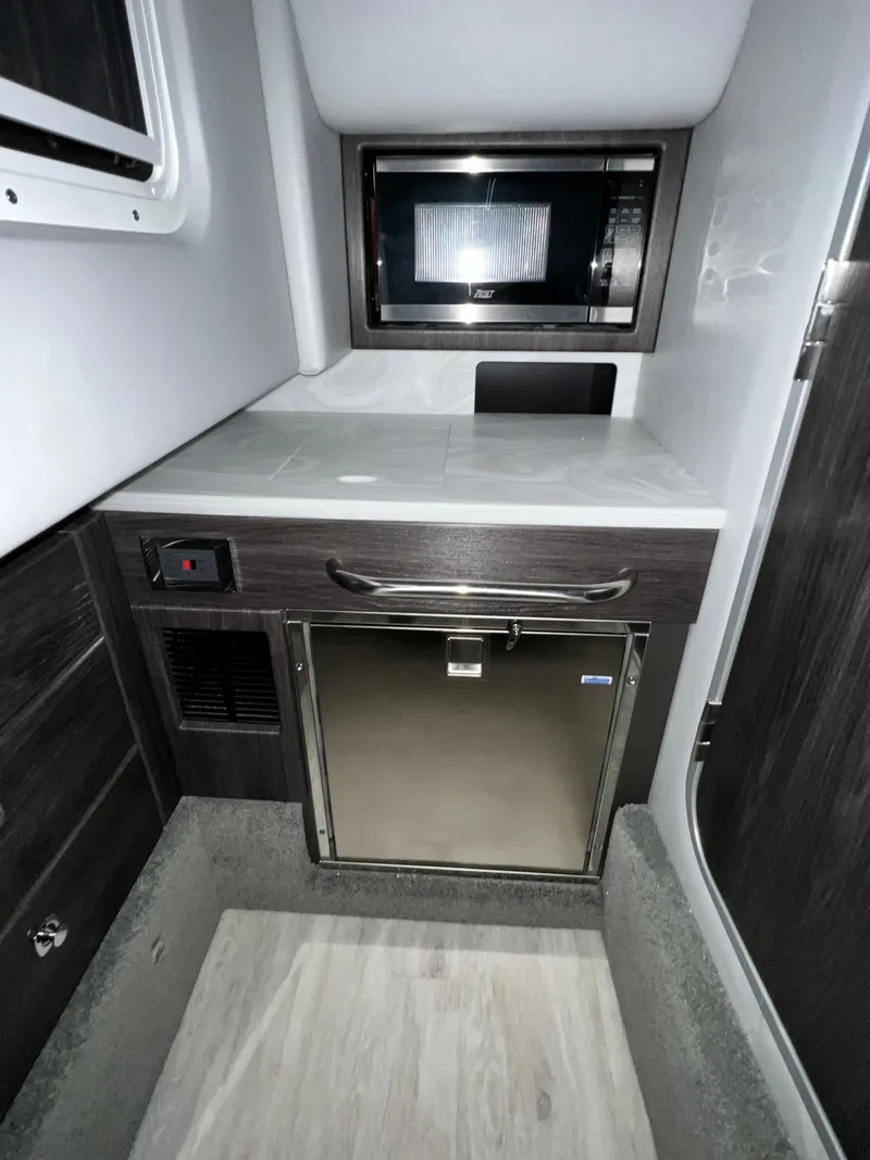 Slide: The Image of Formula 350 Crossover Bowrider 2022 - 66