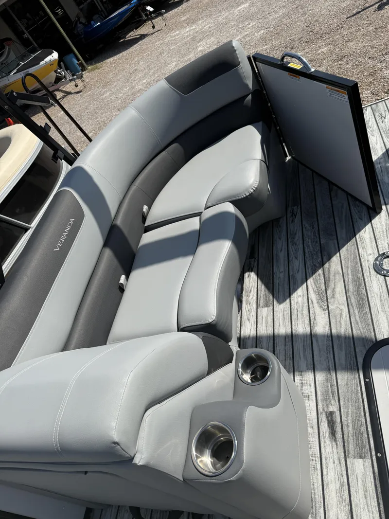 Slide: The Image of Veranda Relax RC VR20RC 2024 - 26