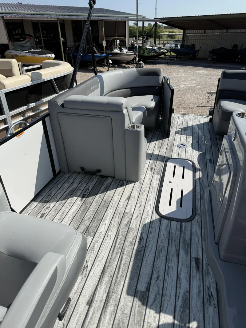 Slide: The Image of Veranda Relax RC VR20RC 2024 - 21
