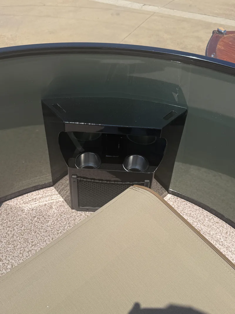 Slide: The Image of Veranda VISTA 18 F 4 2027 - 16