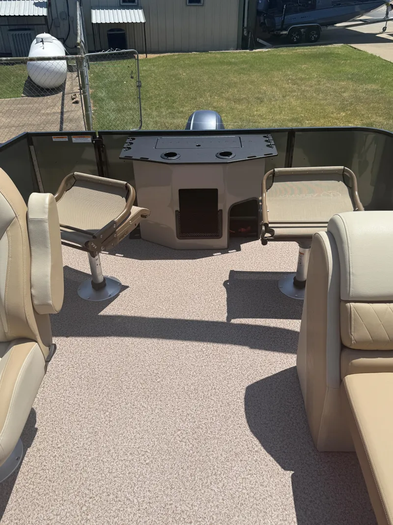 Slide: The Image of Veranda VISTA 18 F 4 2027 - 7