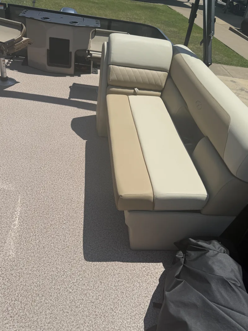 Slide: The Image of Veranda VISTA 18 F 4 2027 - 5