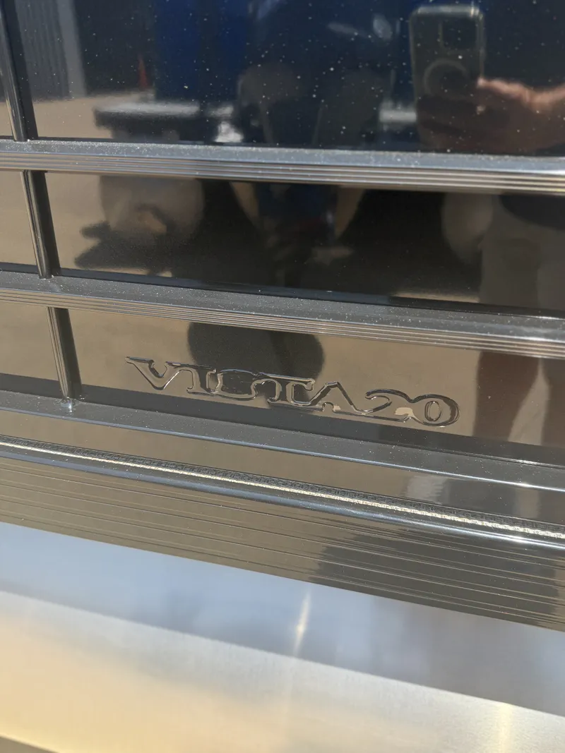 Slide: The Image of Veranda VISTA 20 F 4 2027 - 13
