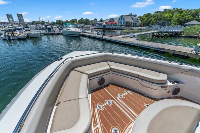 Slide: The Image of Boston Whaler 420 Outrage 2021 - 39