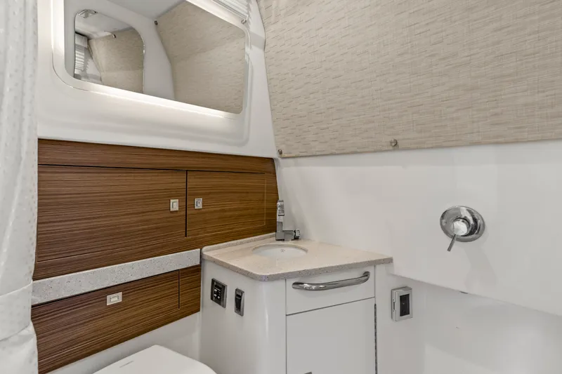 Slide: The Image of Boston Whaler 420 Outrage 2021 - 31