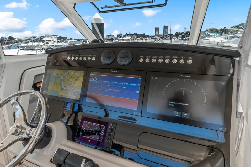 Slide: The Image of Boston Whaler 420 Outrage 2021 - 23
