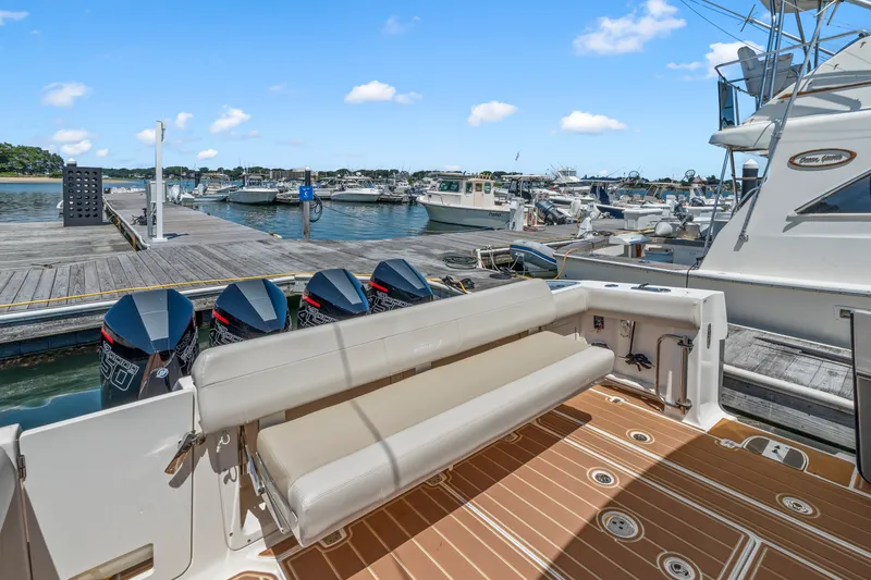 Slide: The Image of Boston Whaler 420 Outrage 2021 - 8