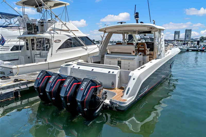 Slide: The Image of Boston Whaler 420 Outrage 2021 - 2