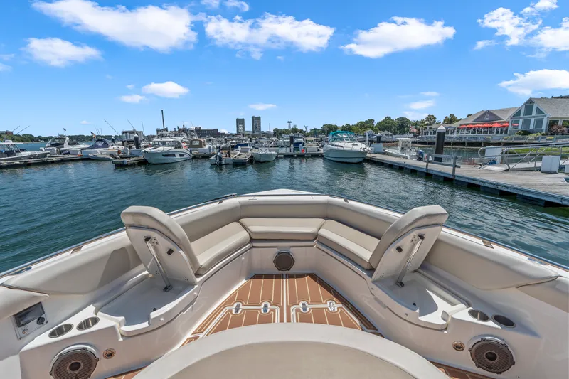 Slide: The Image of Boston Whaler 420 Outrage 2021 - 36