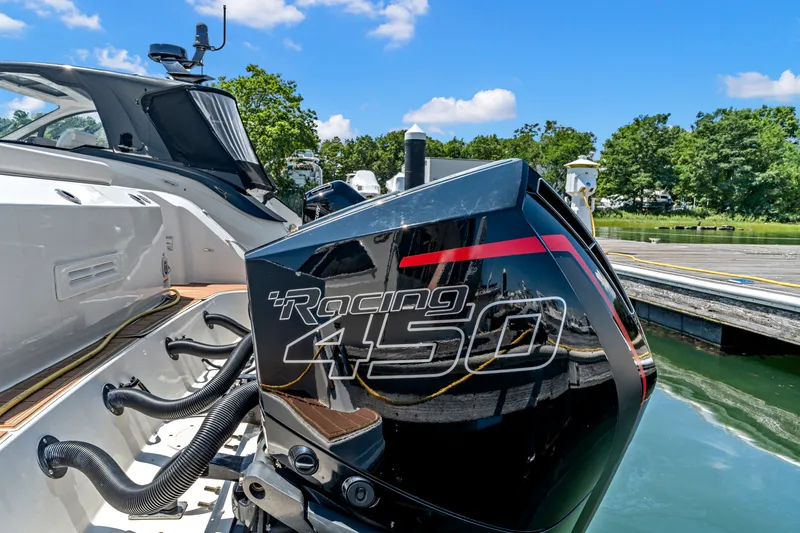 Slide: The Image of Boston Whaler 420 Outrage 2021 - 4