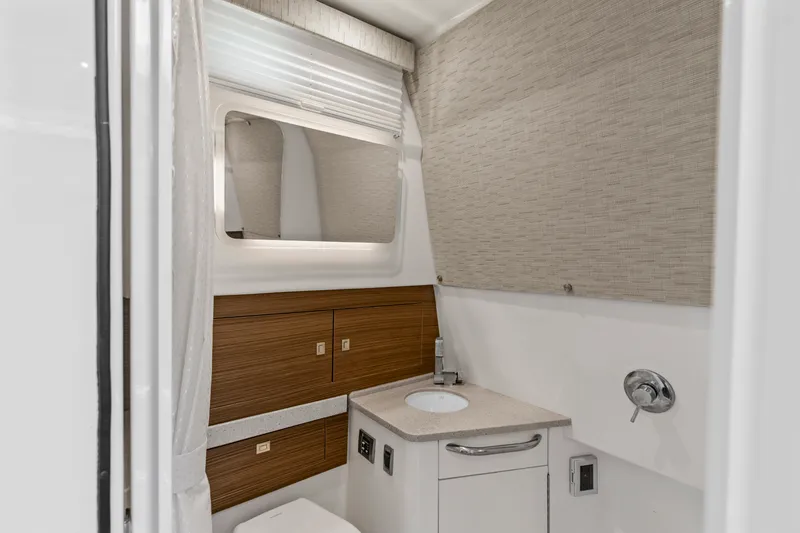 Slide: The Image of Boston Whaler 420 Outrage 2021 - 30