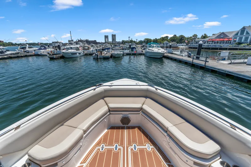 Slide: The Image of Boston Whaler 420 Outrage 2021 - 40