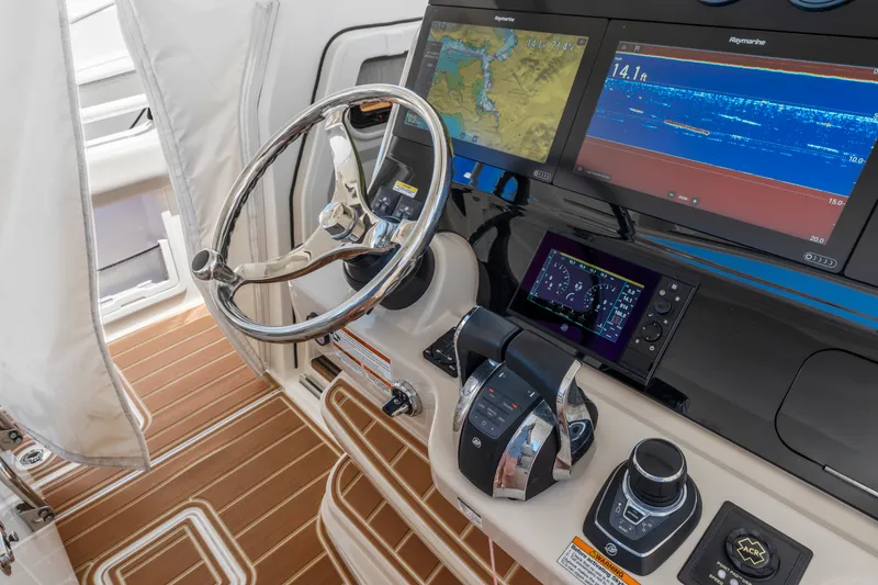 Slide: The Image of Boston Whaler 420 Outrage 2021 - 24