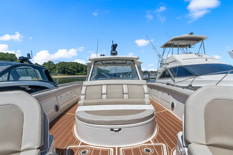 Slide: The Image of Boston Whaler 420 Outrage 2021 - 41