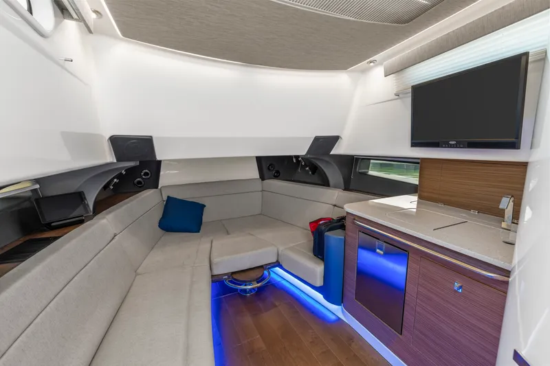 Slide: The Image of Boston Whaler 420 Outrage 2021 - 25