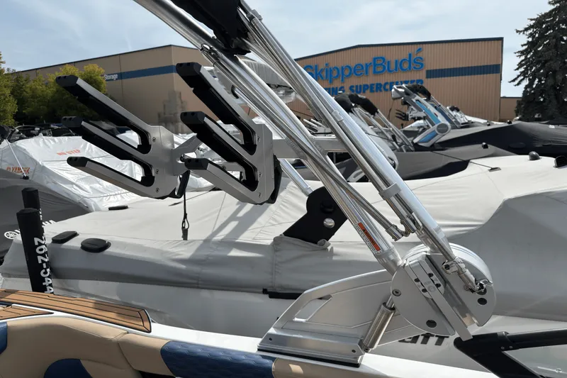 Slide: The Image of Mastercraft XT23 2022 - 10