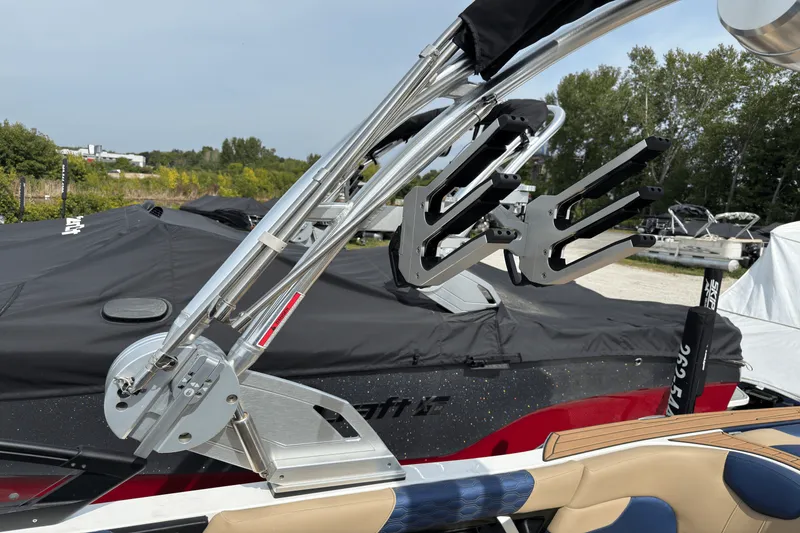 Slide: The Image of Mastercraft XT23 2022 - 11