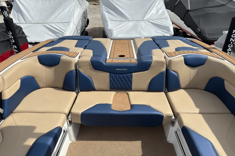 Slide: The Image of Mastercraft XT23 2022 - 14