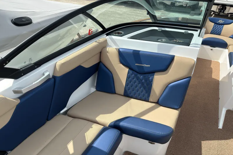 Slide: The Image of Mastercraft XT23 2022 - 22