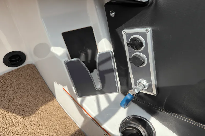 Slide: The Image of Mastercraft XT23 2022 - 32