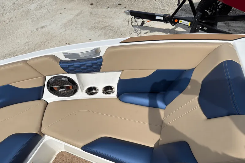 Slide: The Image of Mastercraft XT23 2022 - 38
