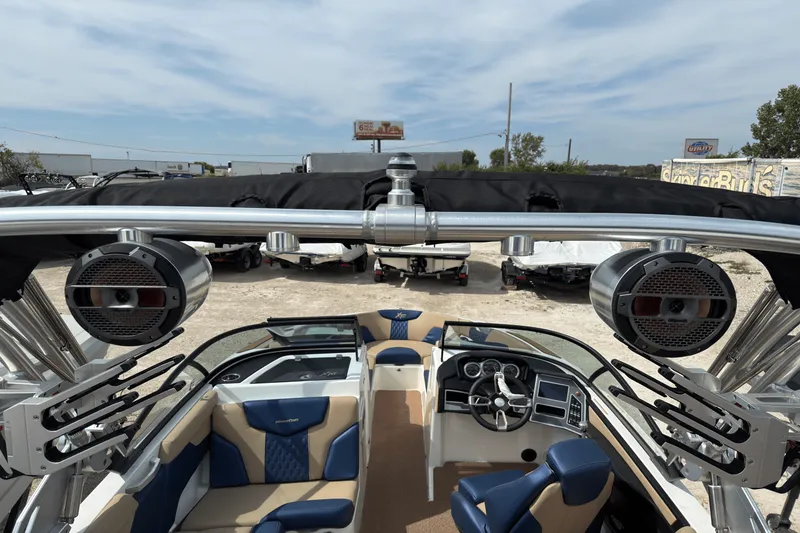 Slide: The Image of Mastercraft XT23 2022 - 9