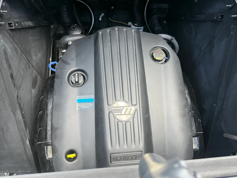 Slide: The Image of Malibu M220 2022 - 47