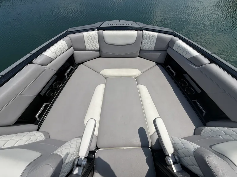 Slide: The Image of Malibu M220 2022 - 43