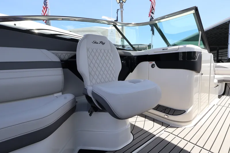 Slide: The Image of Sea Ray SLX 280 Outboard 2027 - 19