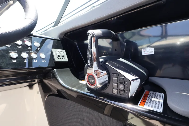 Slide: The Image of Sea Ray SLX 280 Outboard 2027 - 25
