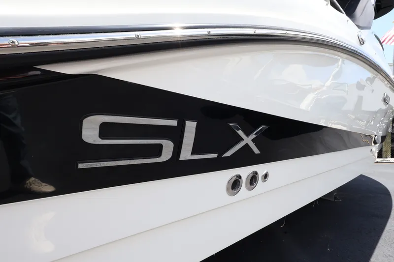 Slide: The Image of Sea Ray SLX 280 Outboard 2027 - 4
