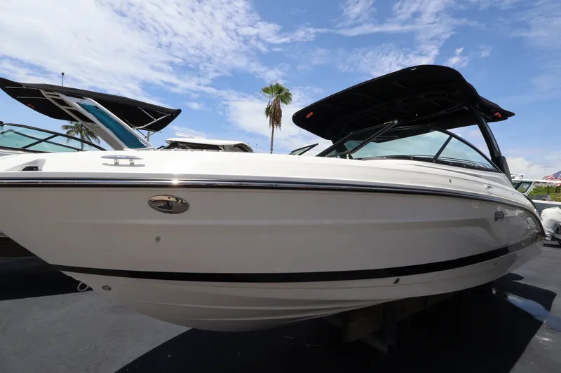 Slide: The Image of Sea Ray SLX 280 Outboard 2027 - 3