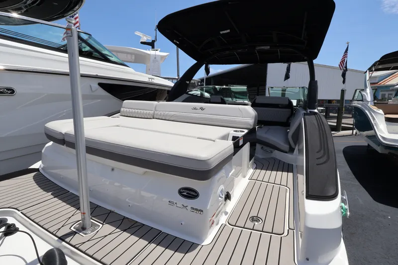 Slide: The Image of Sea Ray SLX 280 Outboard 2027 - 6