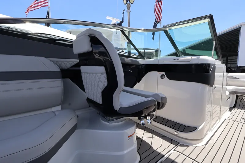 Slide: The Image of Sea Ray SLX 280 Outboard 2027 - 20