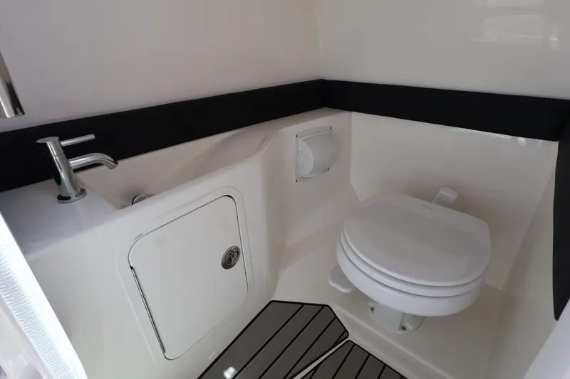 Slide: The Image of Sea Ray SLX 280 Outboard 2027 - 29