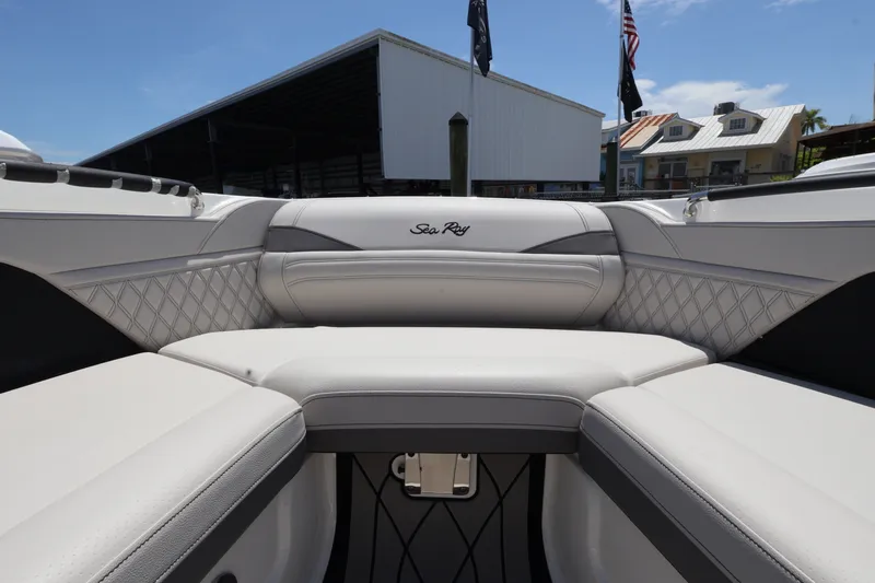 Slide: The Image of Sea Ray SLX 280 Outboard 2027 - 34