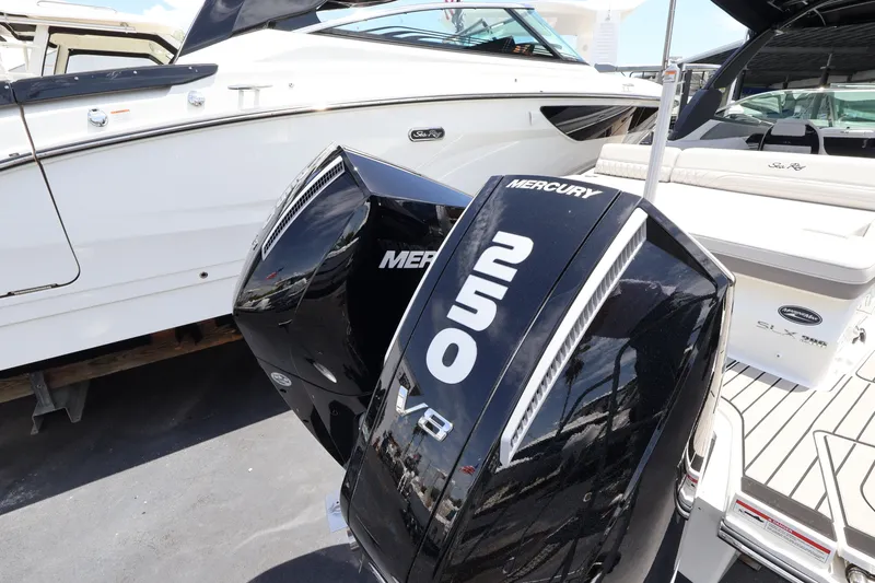 Slide: The Image of Sea Ray SLX 280 Outboard 2027 - 5