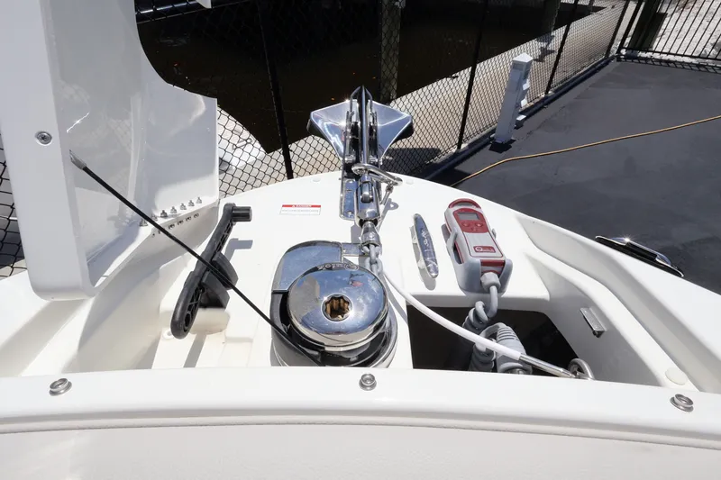 Slide: The Image of Sea Ray SLX 280 Outboard 2027 - 35