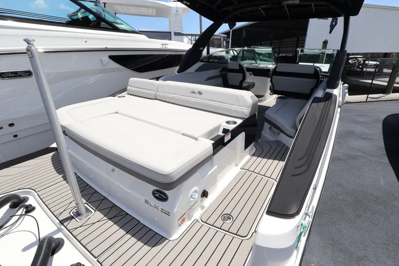 Slide: The Image of Sea Ray SLX 280 Outboard 2027 - 7